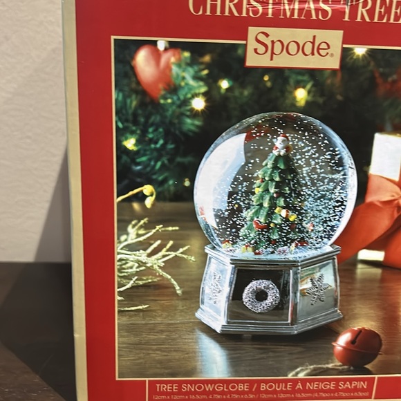 Spode Christmas Tree Musical Snow Globe We Wish You A Merry Christmas New - Picture 6 of 6